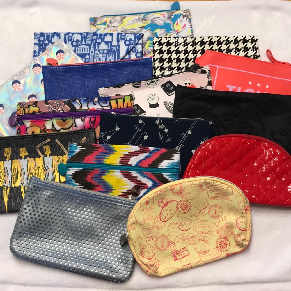 15 Like-New Ipsy makeup bags